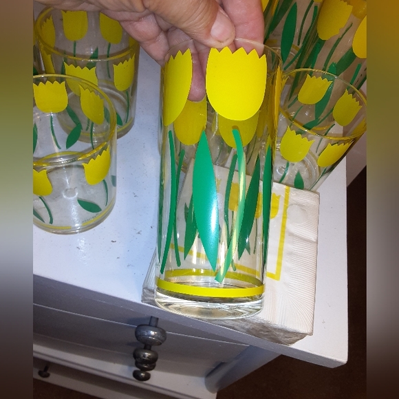 Set of 12 melamine glasses and matching napkins - Picture 3 of 4